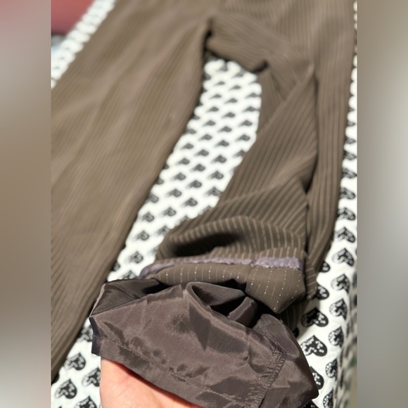 Studio Brown Pinstripe Women's Pantsuit size 8 in excellent condition - Picture 11 of 17
